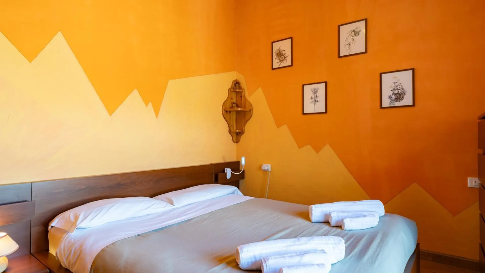 Spacious Mountain View Attic Apartment Barzio