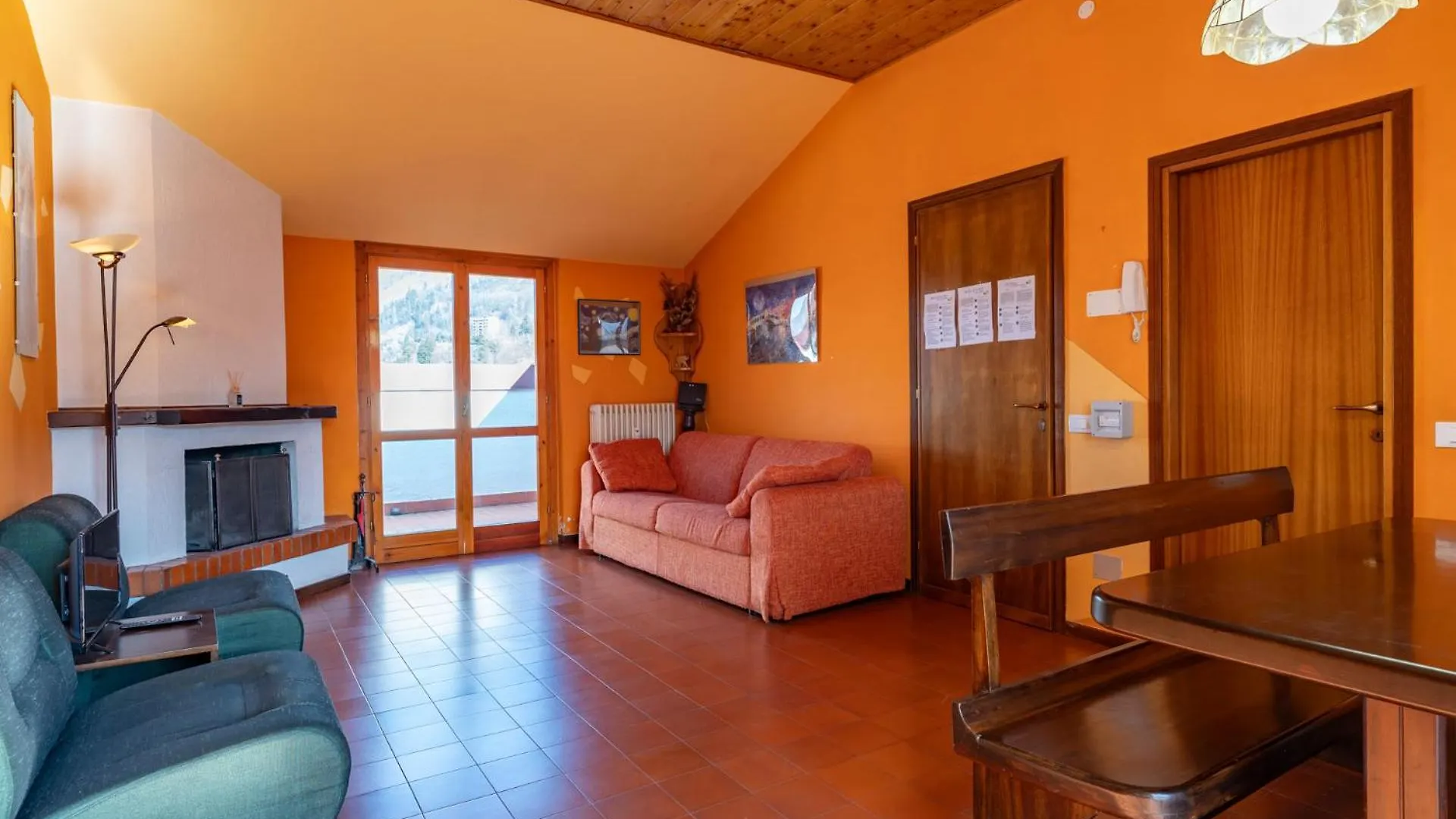Spacious Mountain View Attic Apartment location